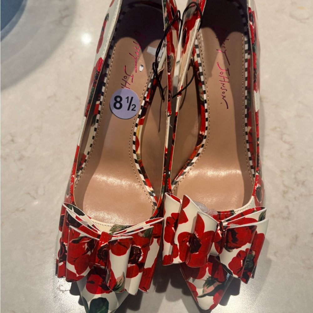 Betsey Johnson White Pumps with Red Floral Bow - Picture 3 of 4